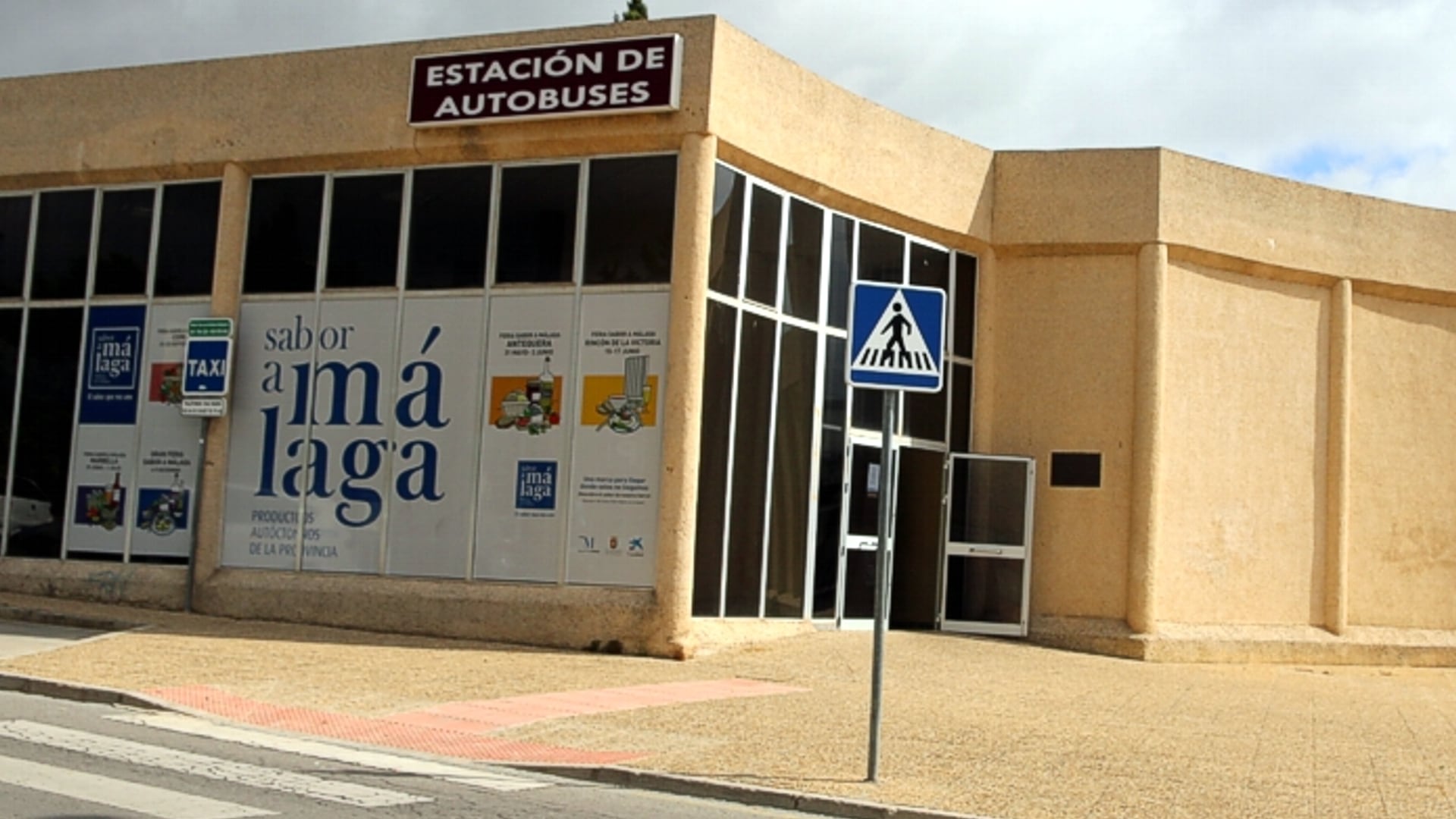 Entrada a la estación de autobuses de Antequera
