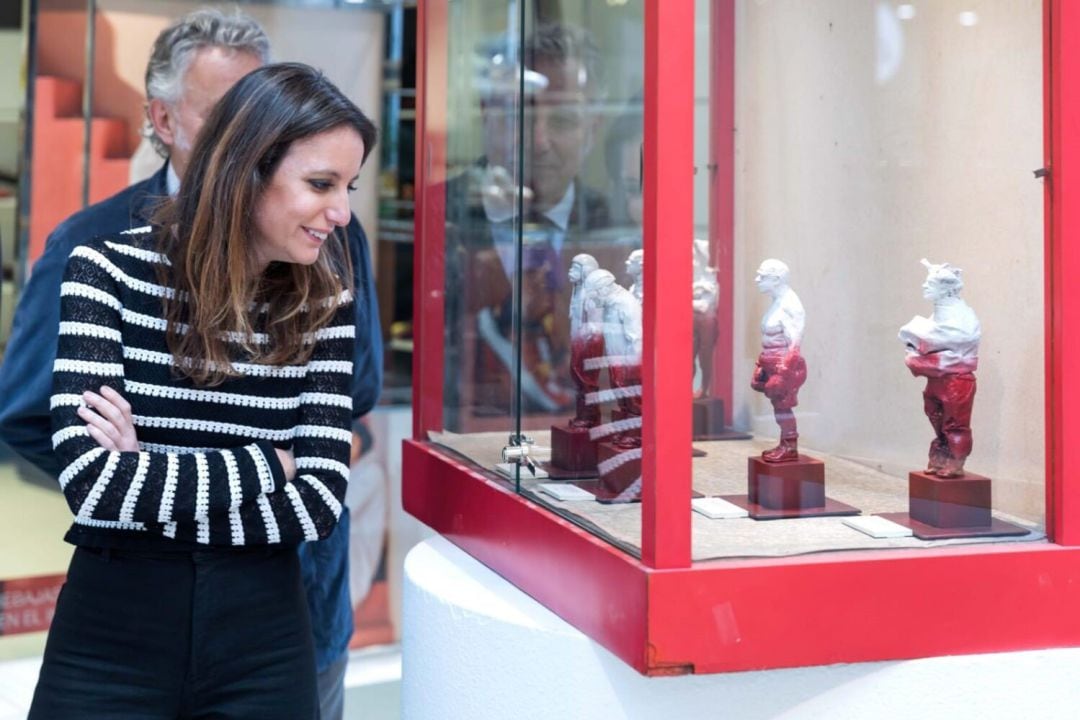 Andrea Levy en una visita la XXIX edición de la feria de arte FLECHA la pasada semana.