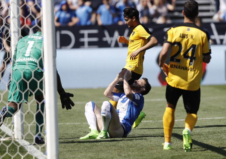 El defensa del Leganés Roberto Román "Tito" se lamenta tras una ocasión fallada durante el partido.