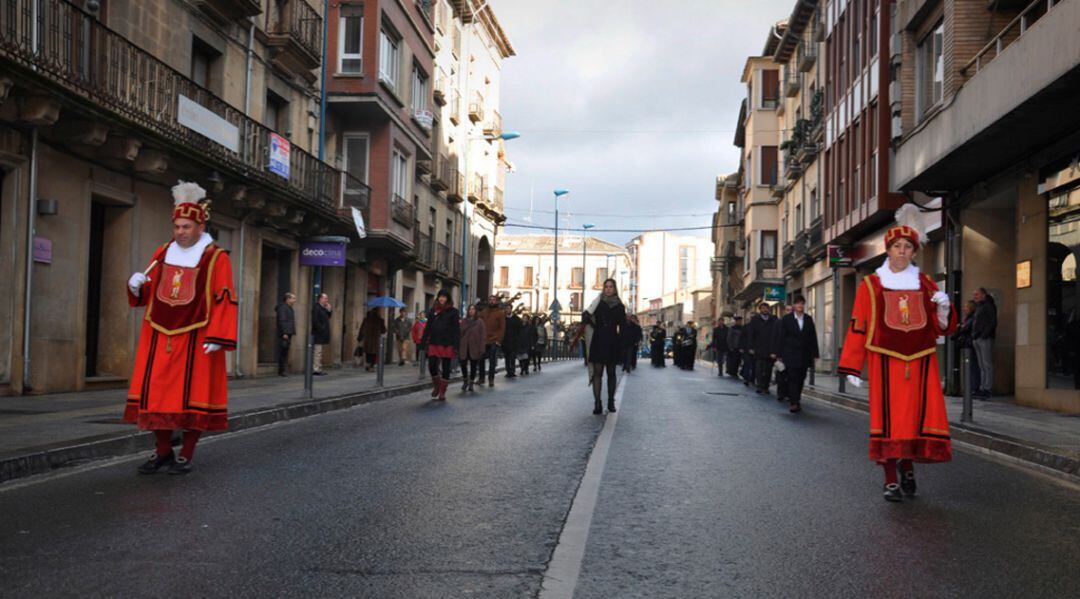 Salida de una corporación en el día de San Sebastián en Tafalla