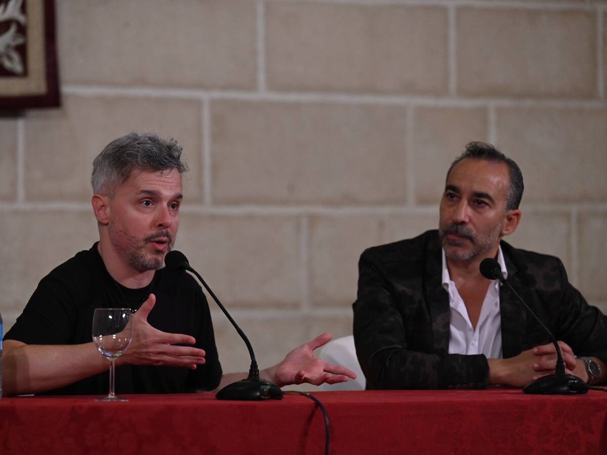 Juan Gómez Jurado conquista al público durante su intervención en una rebosante Feria del Libro de Jerez que alcanza su ecuador