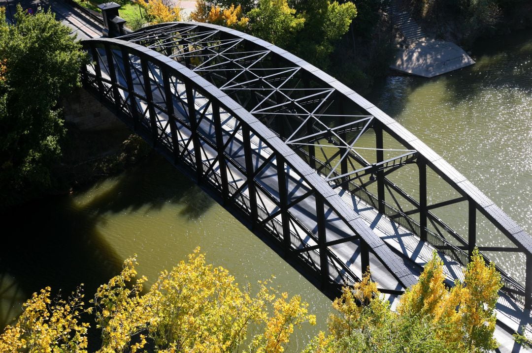 Puente Colgante, construido en 1865