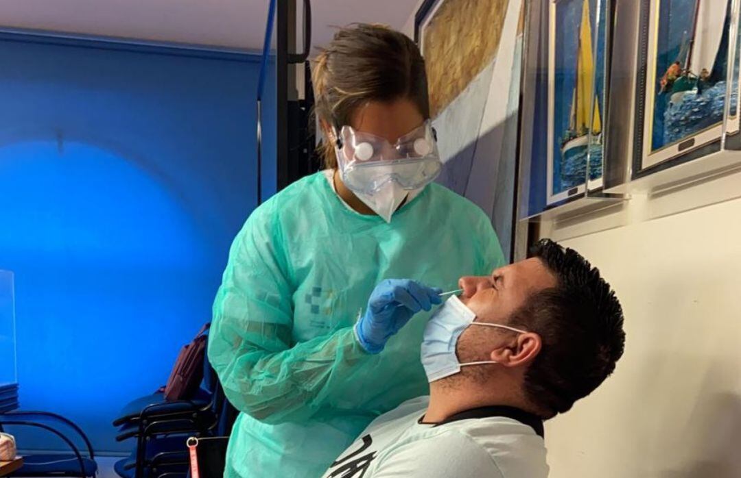 Toma de muestras en la Federación de Vela Latina Canaria