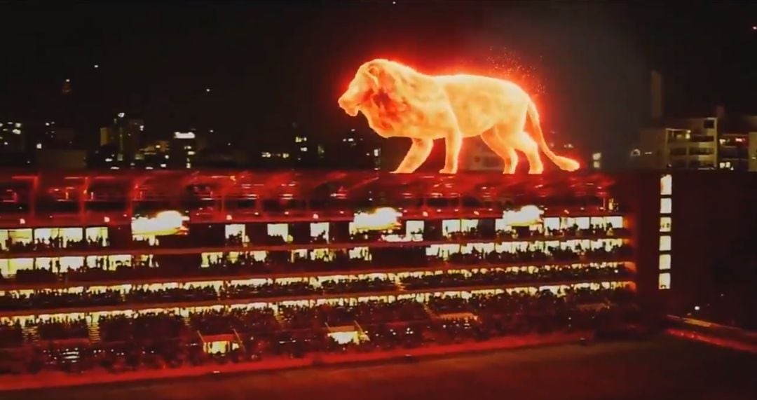 Un león en llamas en 3D en el estadio de Estudiantes