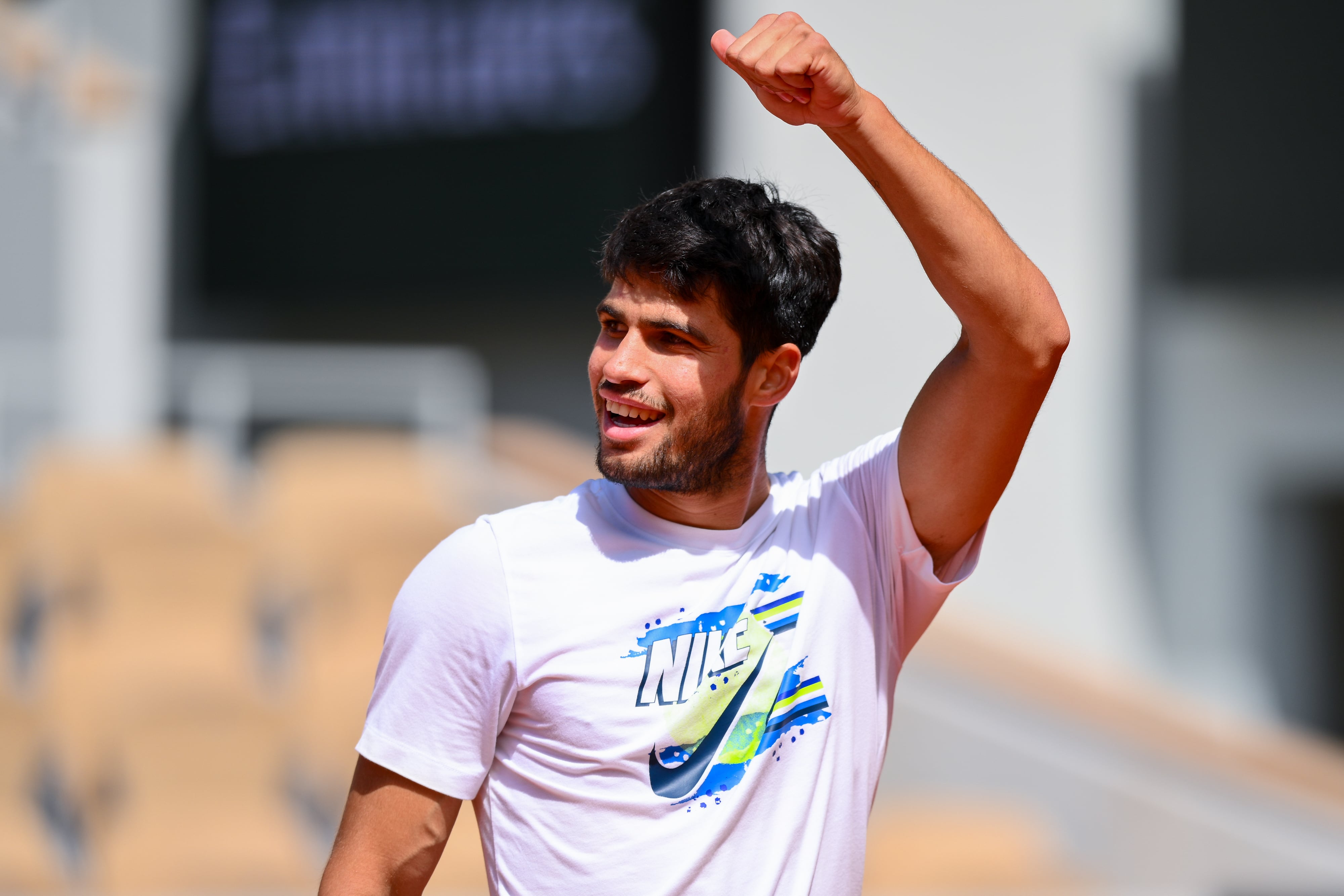 Carlos Alcaraz, entrenando en el Roland Garros