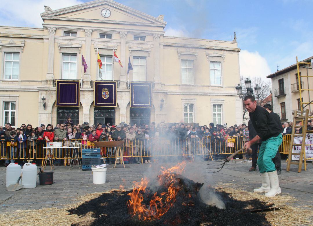 Imagen de archivo de la celebración de Las Candelas en la Plaza Mayor de Palencia