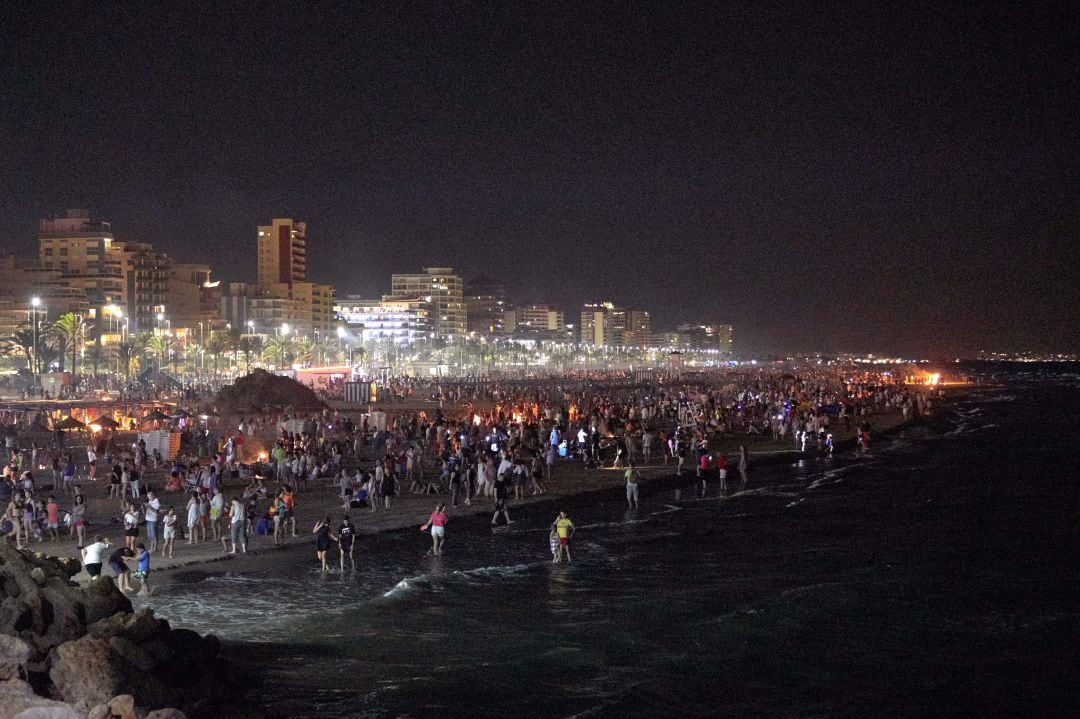 Nit de Sant Joan en la playa de Gandia antes de la pandemia 