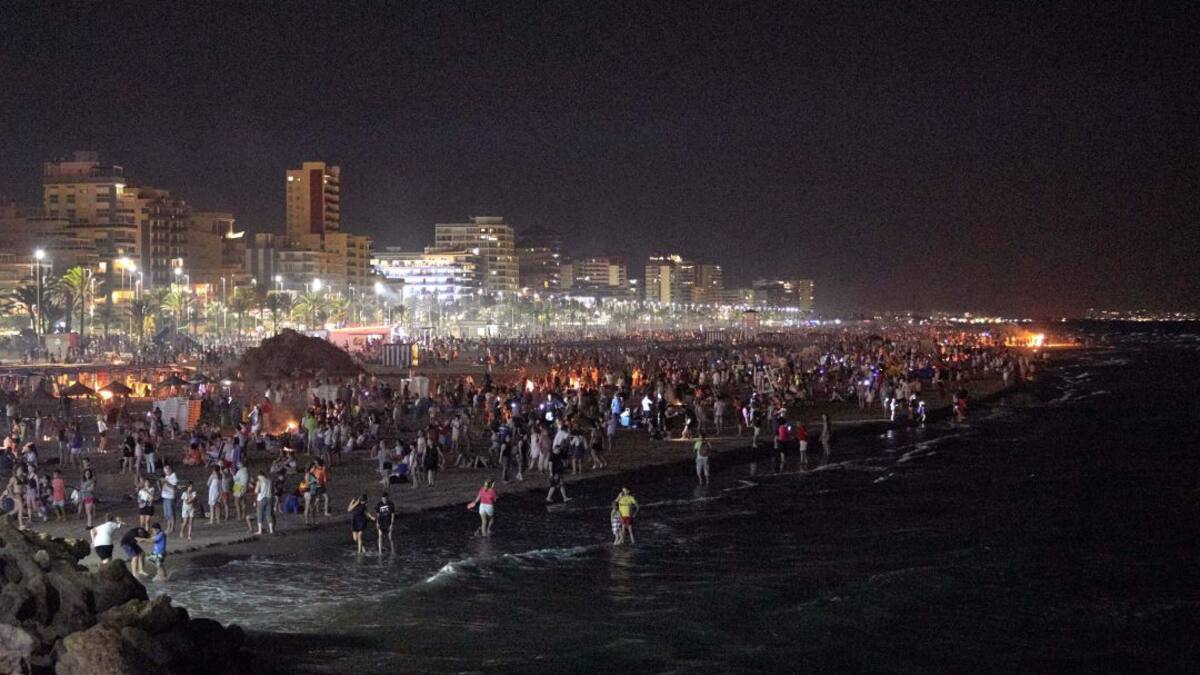 Gandia, Oliva, Xeraco, Miramar, Guardamar y Piles cierran sus playas en la Nit de Sant Joan