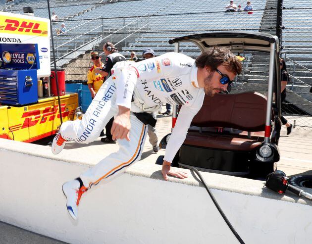 Fernando Alonso, durante los entrenamientos en Indianápolis