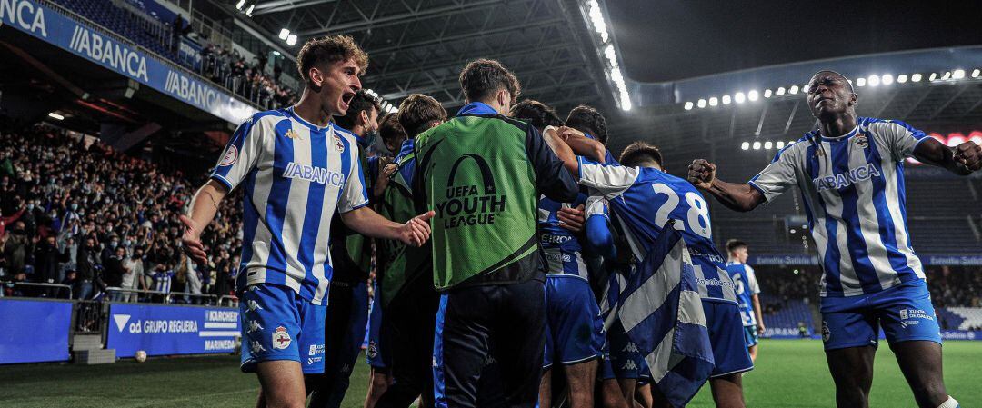 Los juveniles del Depor celebran un gol en la UEFA Youth League