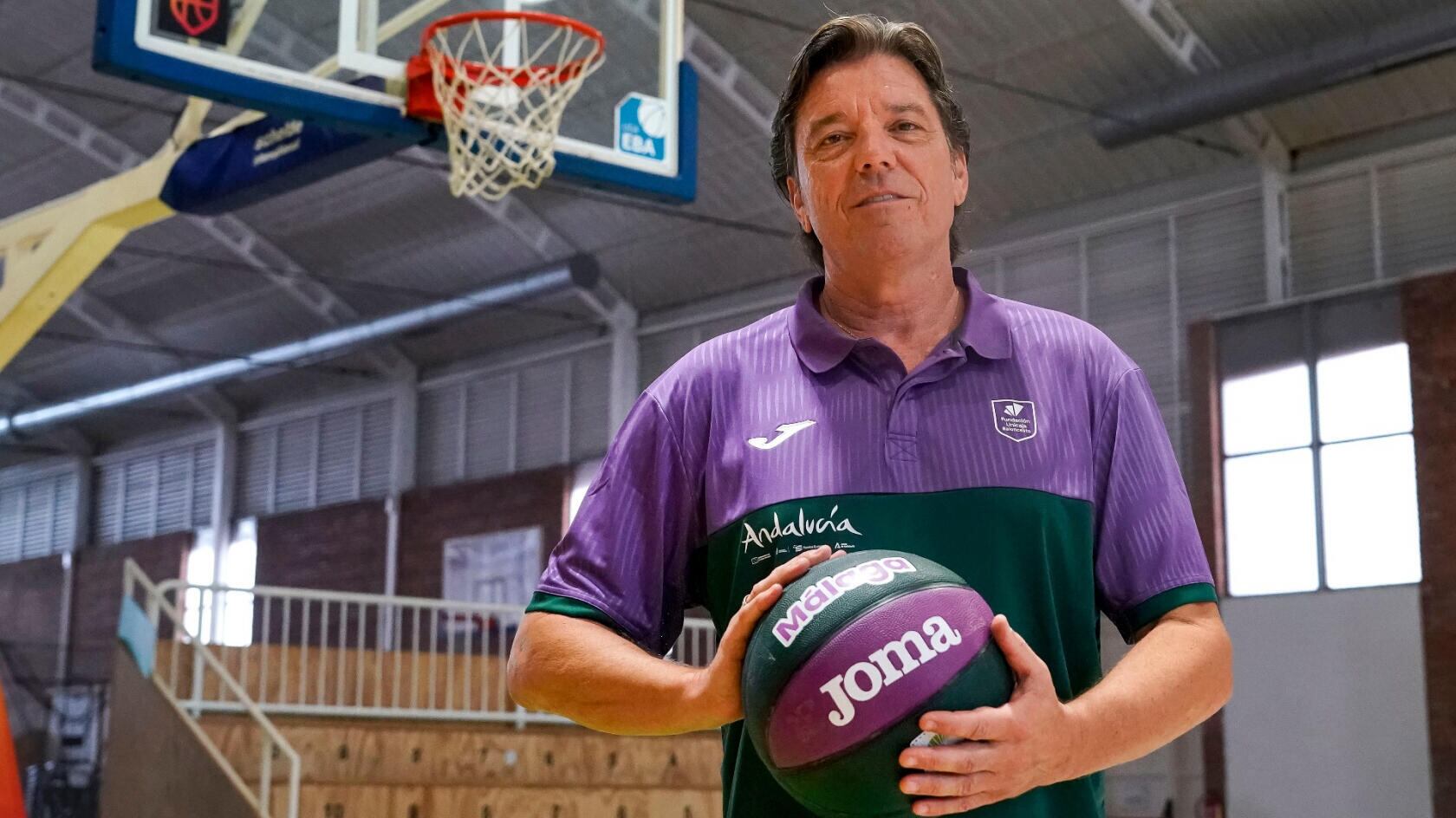 Andrija Gavrilovic posa en el pabellón de Los Guindos