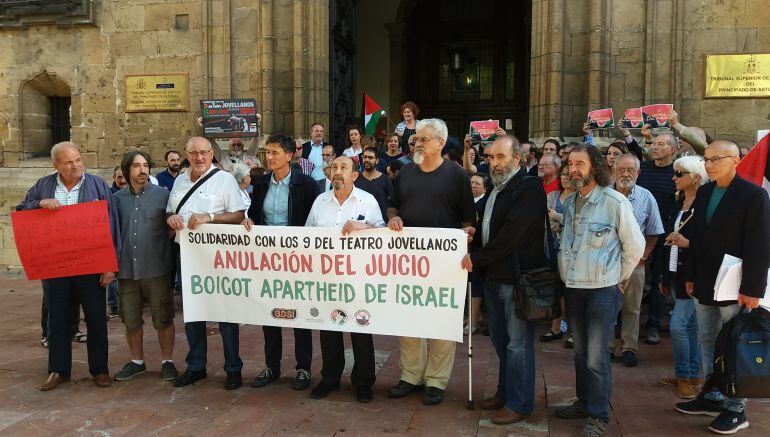 Los concentrados, a las puertas del Tribunal Superior de Justicia de Asturias