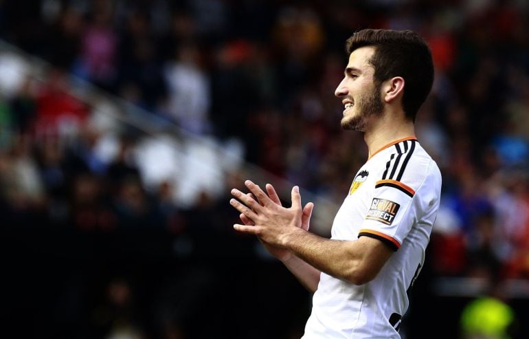 Valencia&#039;s defender Jose Gaya joins palms during the Spanish league football match Valencia CF vs Villarreal CF at the Mestalla stadium in Valencia on April 5, 2015.   AFP PHOTO / JOSE JORDAN