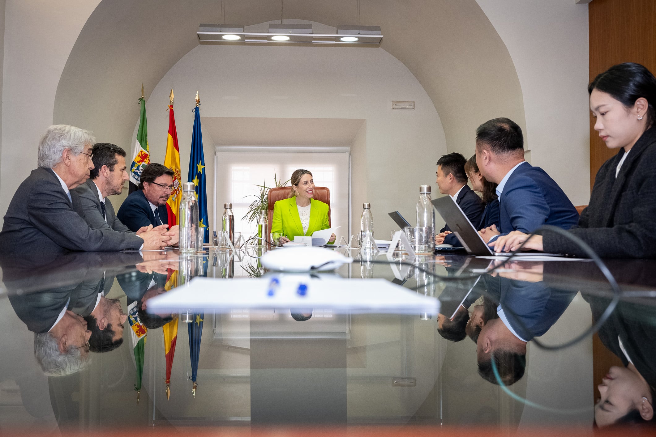 Reunión de la presidenta María Guardiola con representantes de la empresa Hunan Yuneng New Energy Battery Material