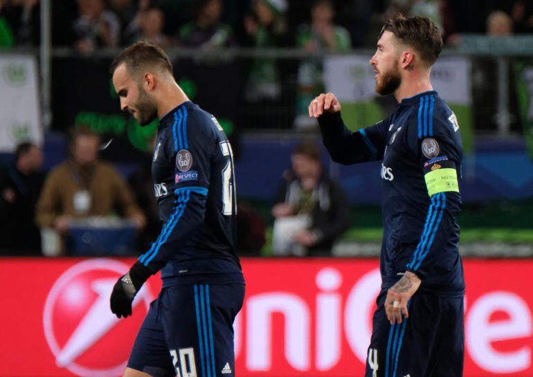 Jesé y Ramos se marchan con el gesto torcido después de la derrota ante el Wolfsburgo