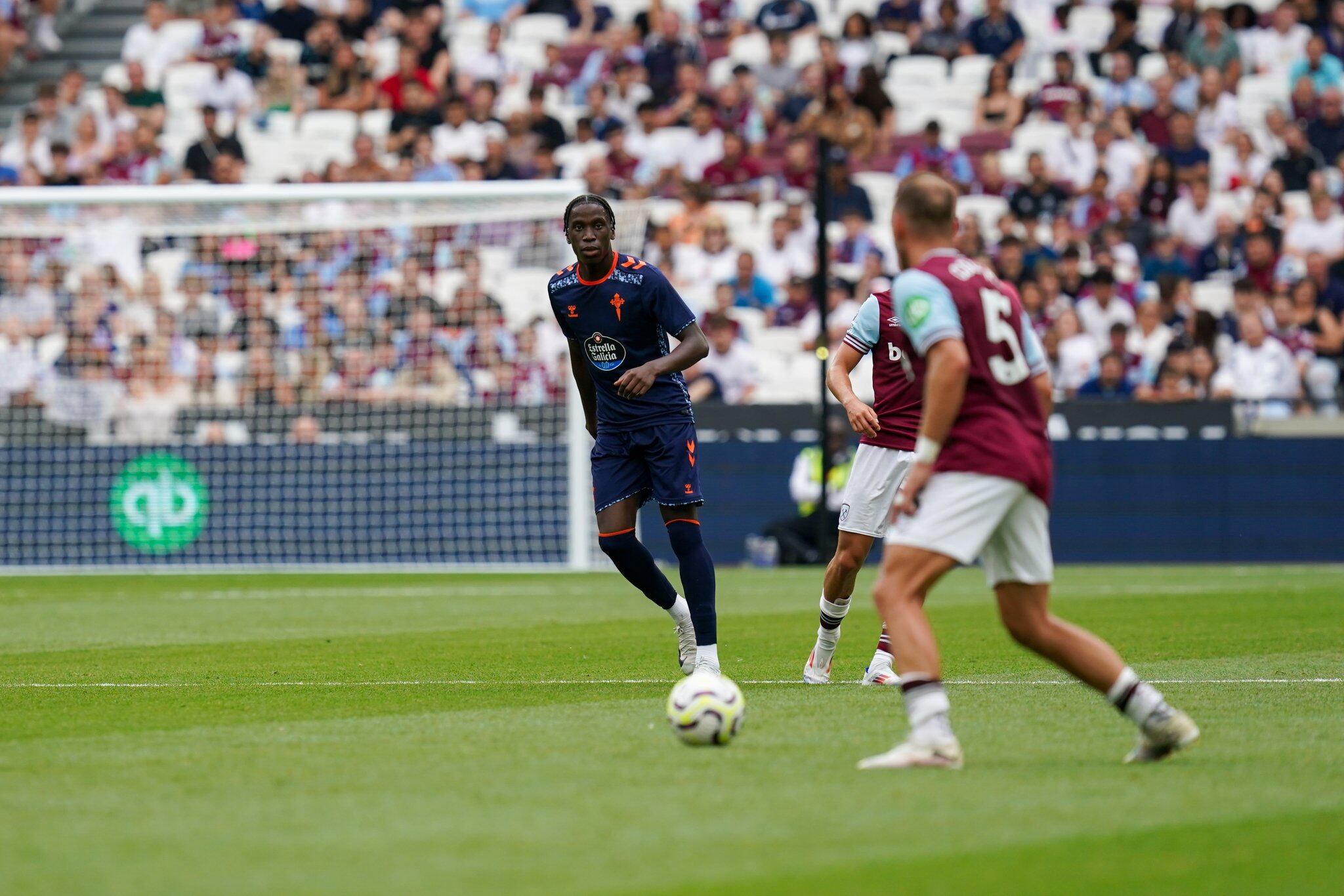 Ilaix Moriba en un momento del partido ante el West Ham