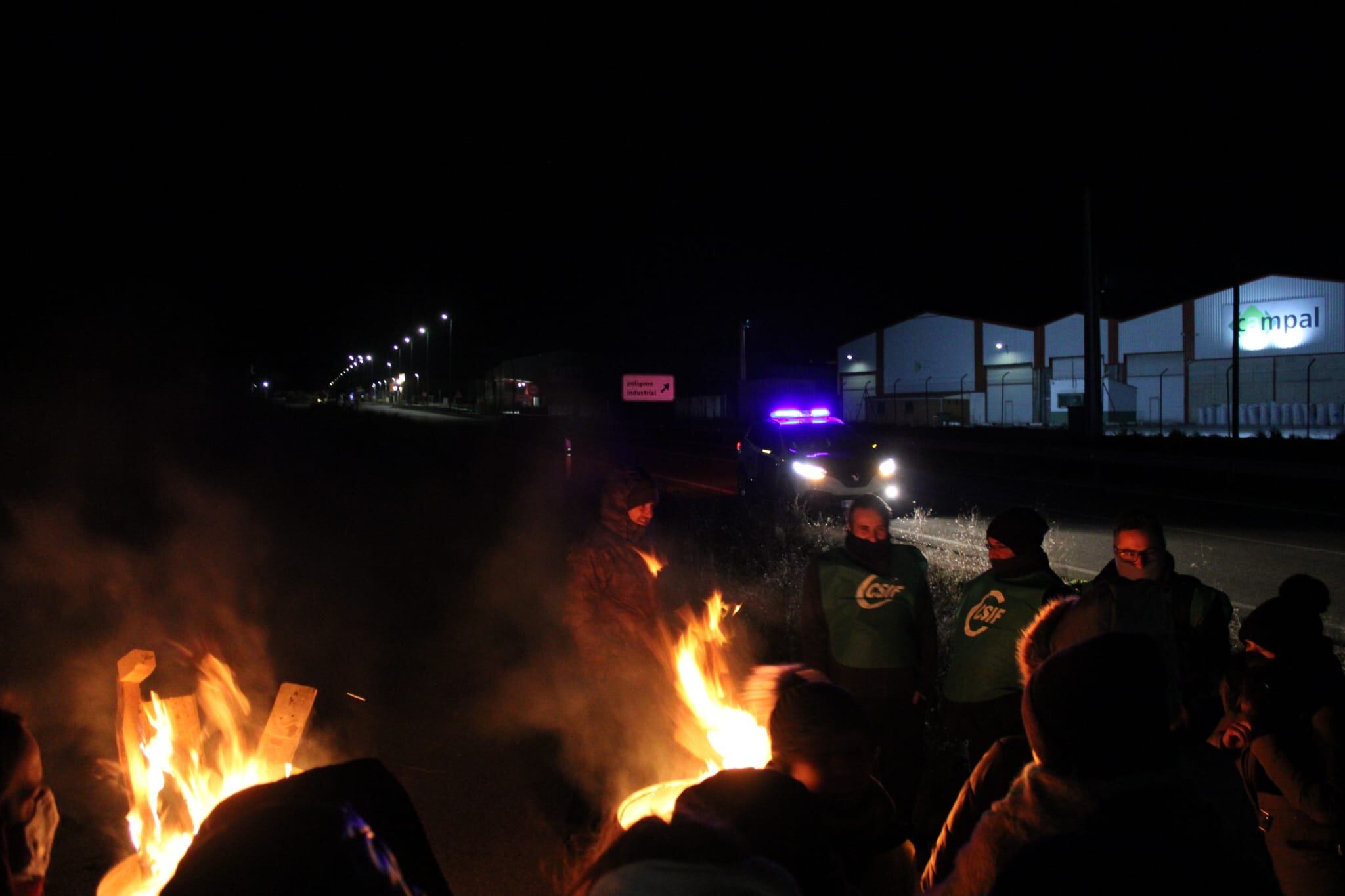 Primera noche de huelga en la factoría de Toro