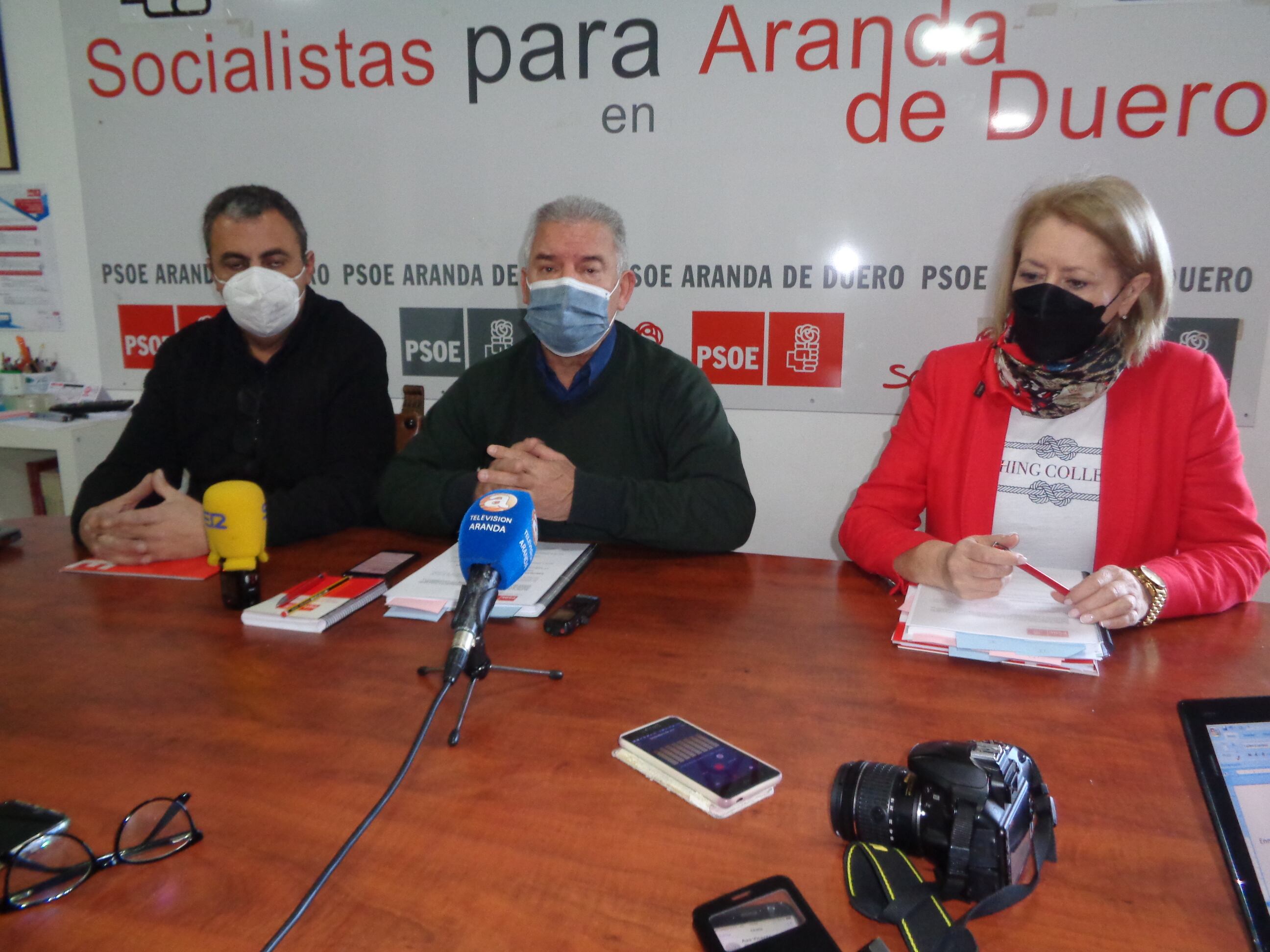 De izq a dcha, Ángel Rocha, Ildefonso Sanz y Amparo Simón, ediles socialistas