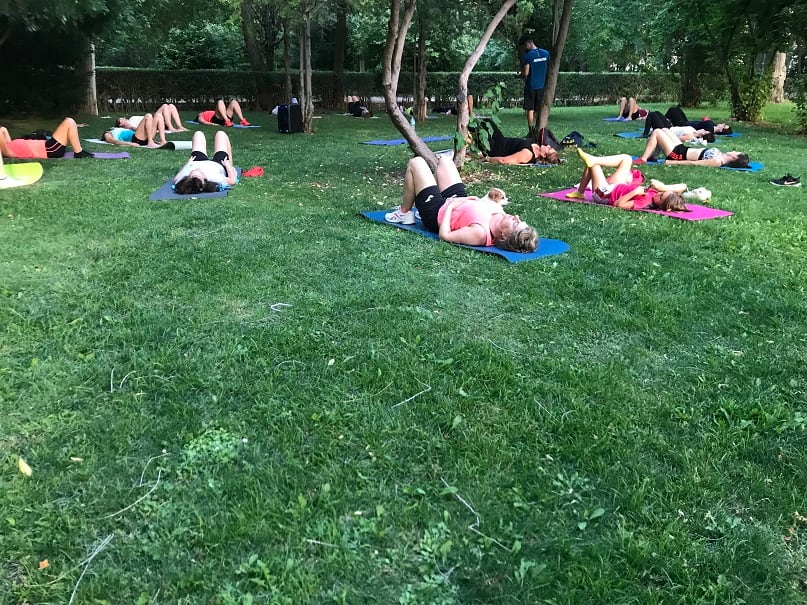 Las clases de la Escuela de Verano de Fitness se imparten en los parques de Cuenca.