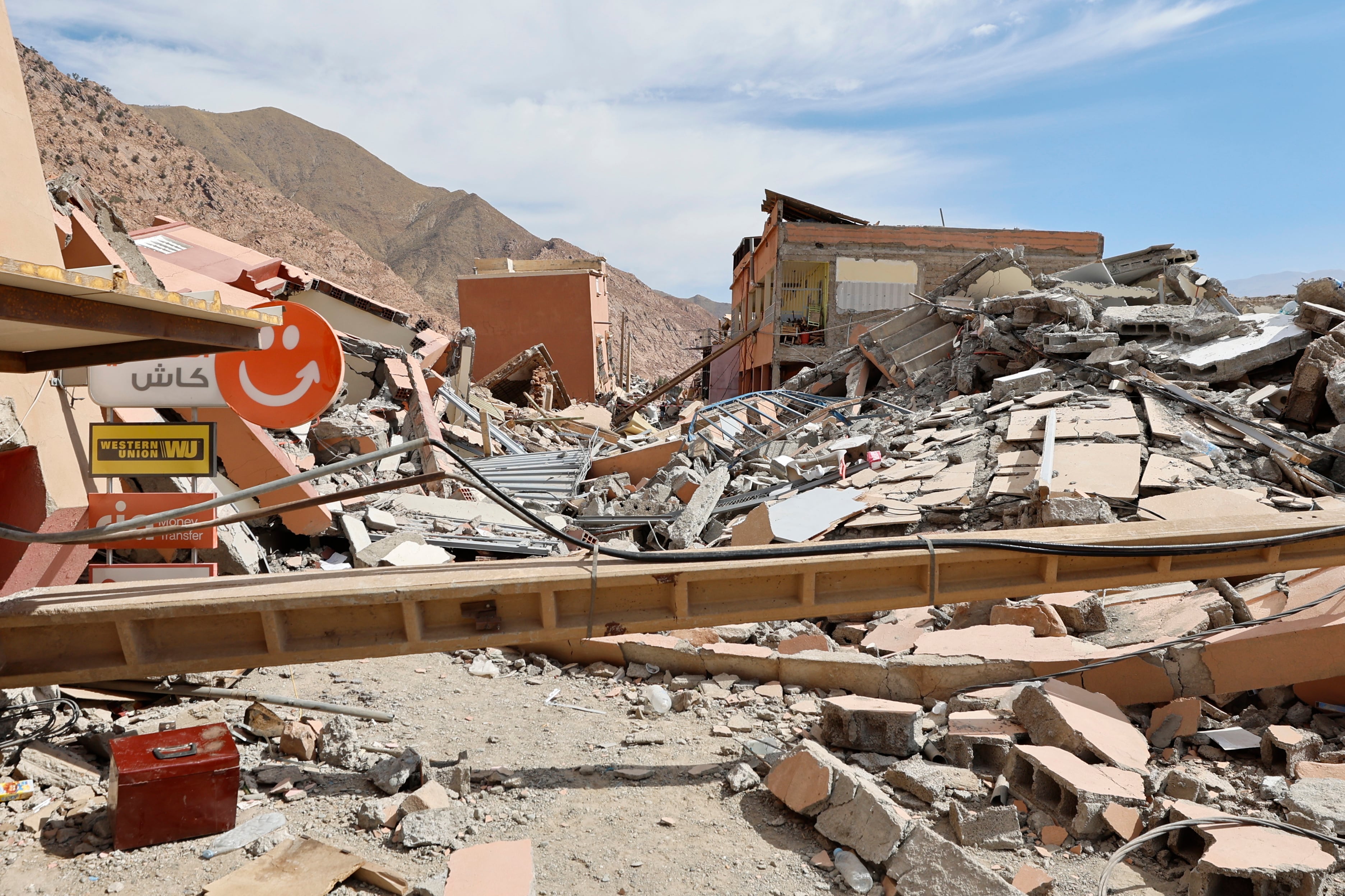 Escombros de edificios dañados tras el potente terremoto en la aldea de Talat N&#039;Yaaqoub (Marruecos)