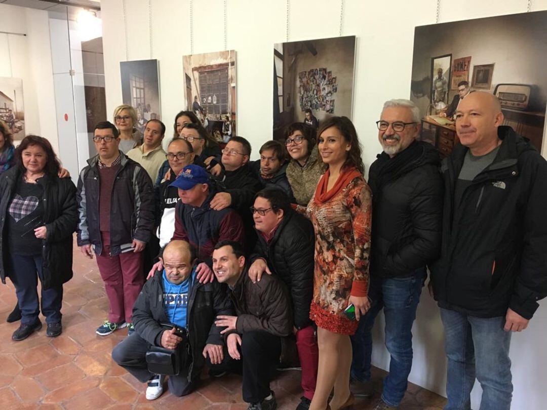 Todo el equipo junto con el Ayuntamiento Elda