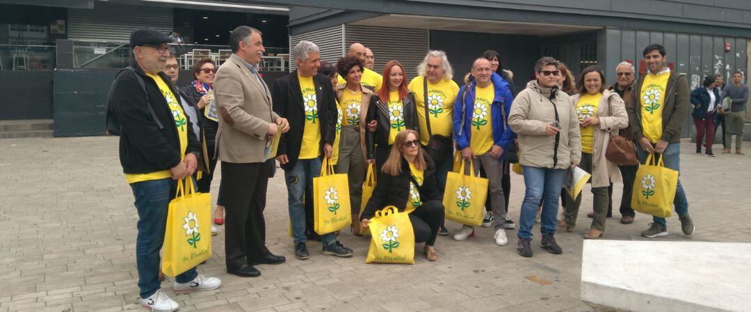 Reparto de propaganda de Alternativa dos Veciños