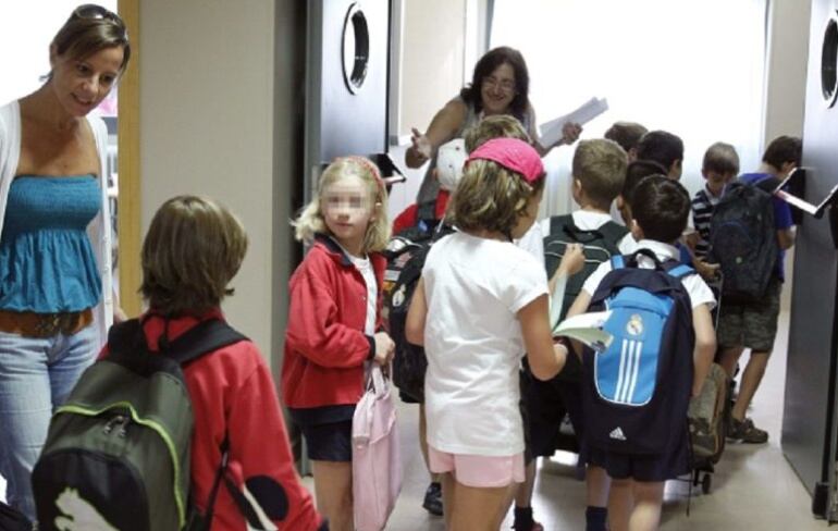 Imagen de archivo de unos niños en un centro de enseñanza