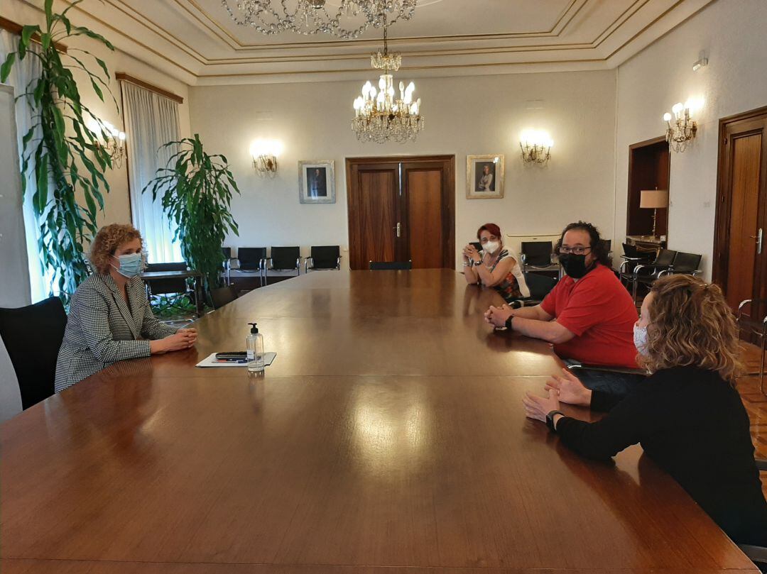 Momento del encuentro entre Lirio Martín y FEDASVE