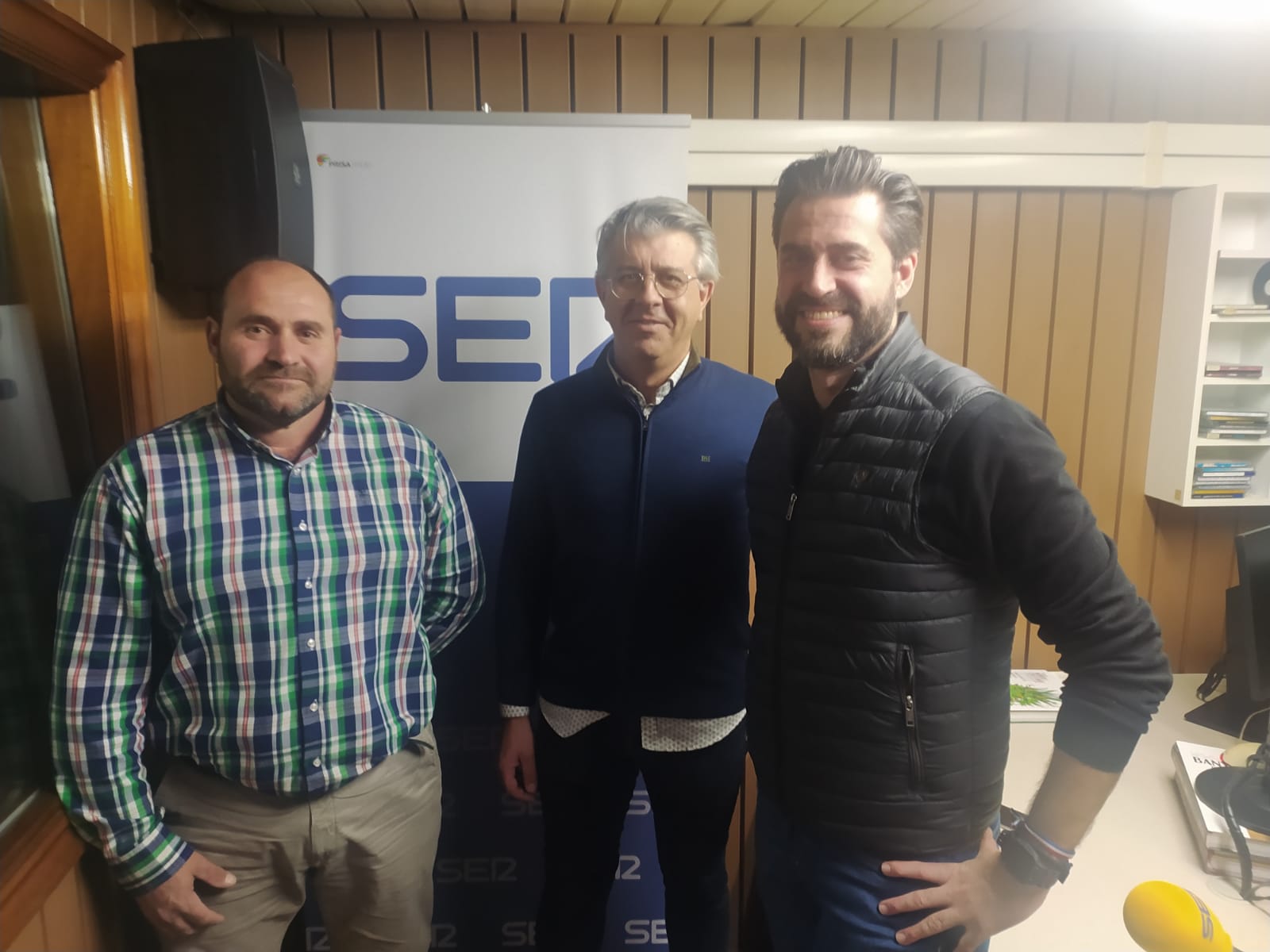 Presidente de la Comparsa, junto con el Presidente y Vicepte de la Comisión del Centenario