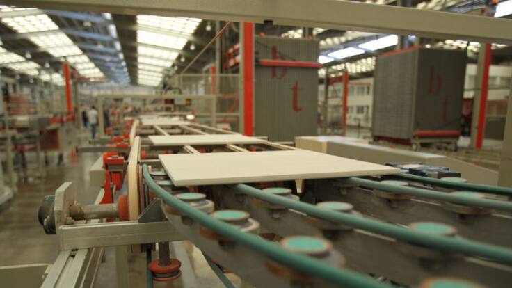 Entrevista a Alberto Echavarría, secretario general de la patronal cerámica ASCER, sobre la situación del sector azulejero