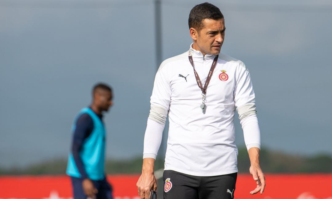 Francisco, amb Sylla al fons, en un entrenament.