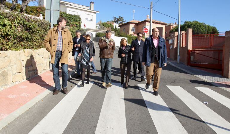 El alcalde de Algete, Cesar de la Puebla acompañado por la directora general de Administración Local, Miriam Rabaneda han visitado la zona en la que se han invertido un millón de euros