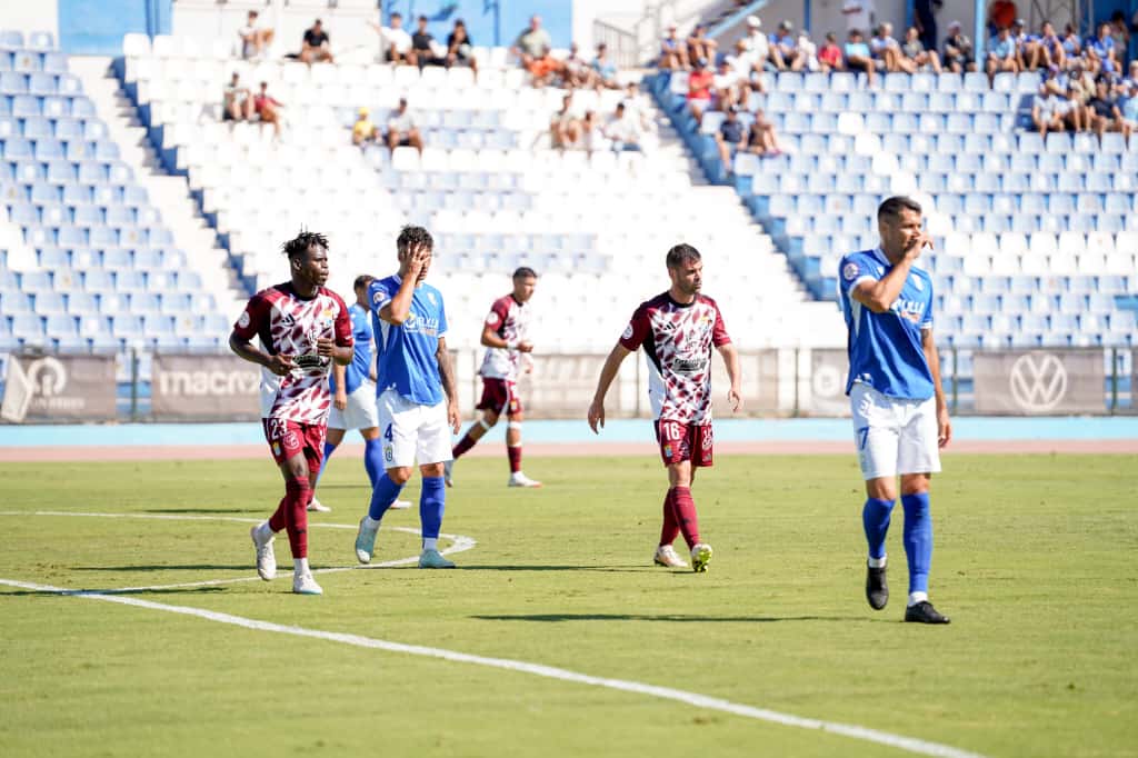 Moussa y Ricky durante el partido ante el Melilla