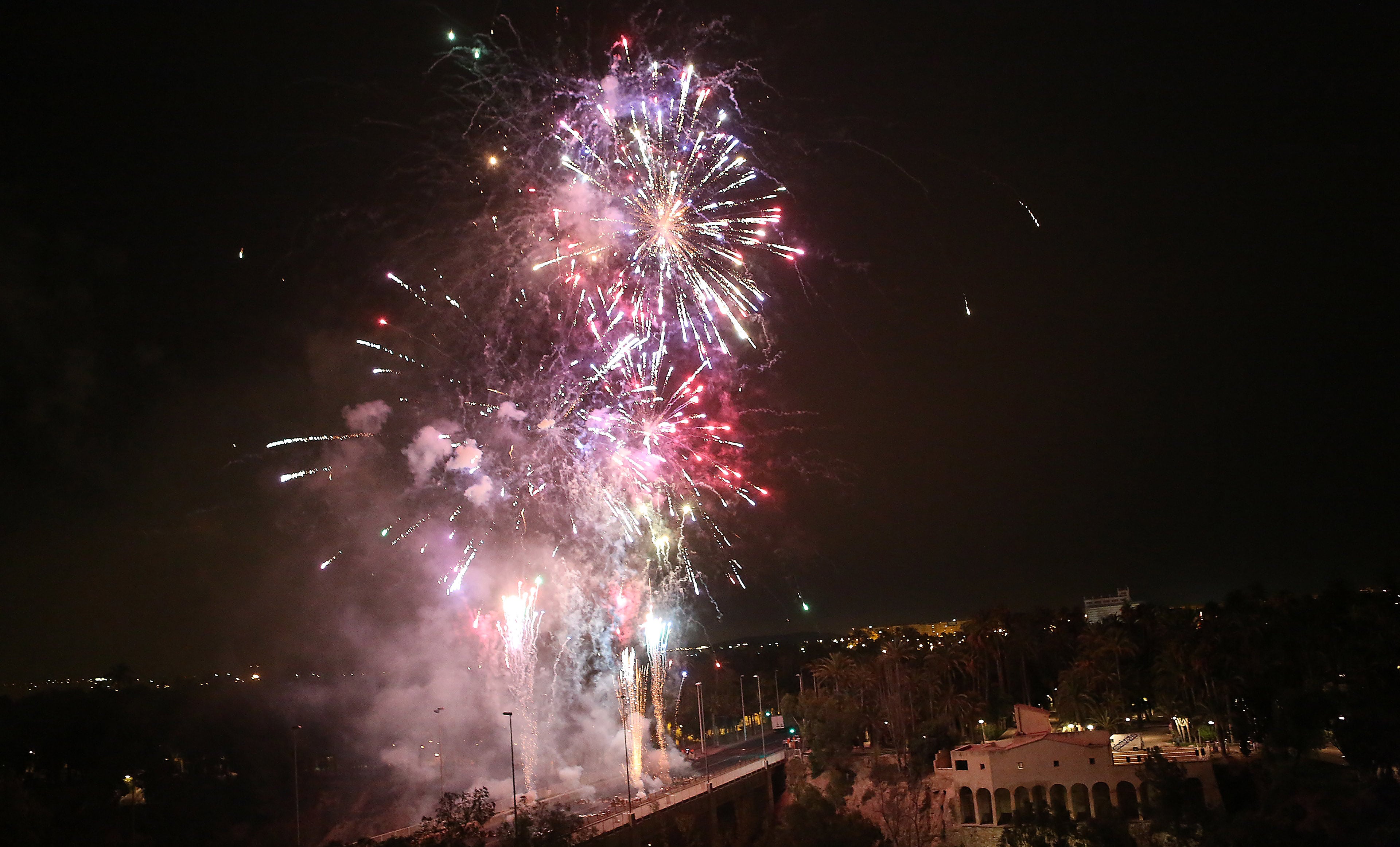 Castillo Fuegos Artificiales del 15 de agosto en Elche