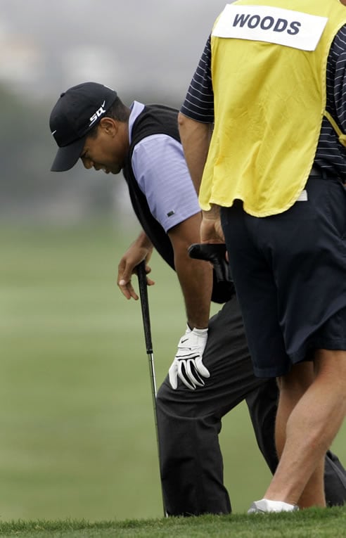 Woods se duele de su lesión de rodilla durante el pasado US Open.