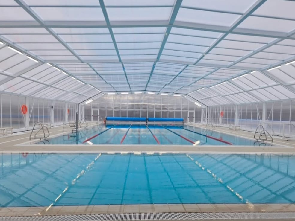 Nueva cubierta móvil de la piscina climatizada del JAJE