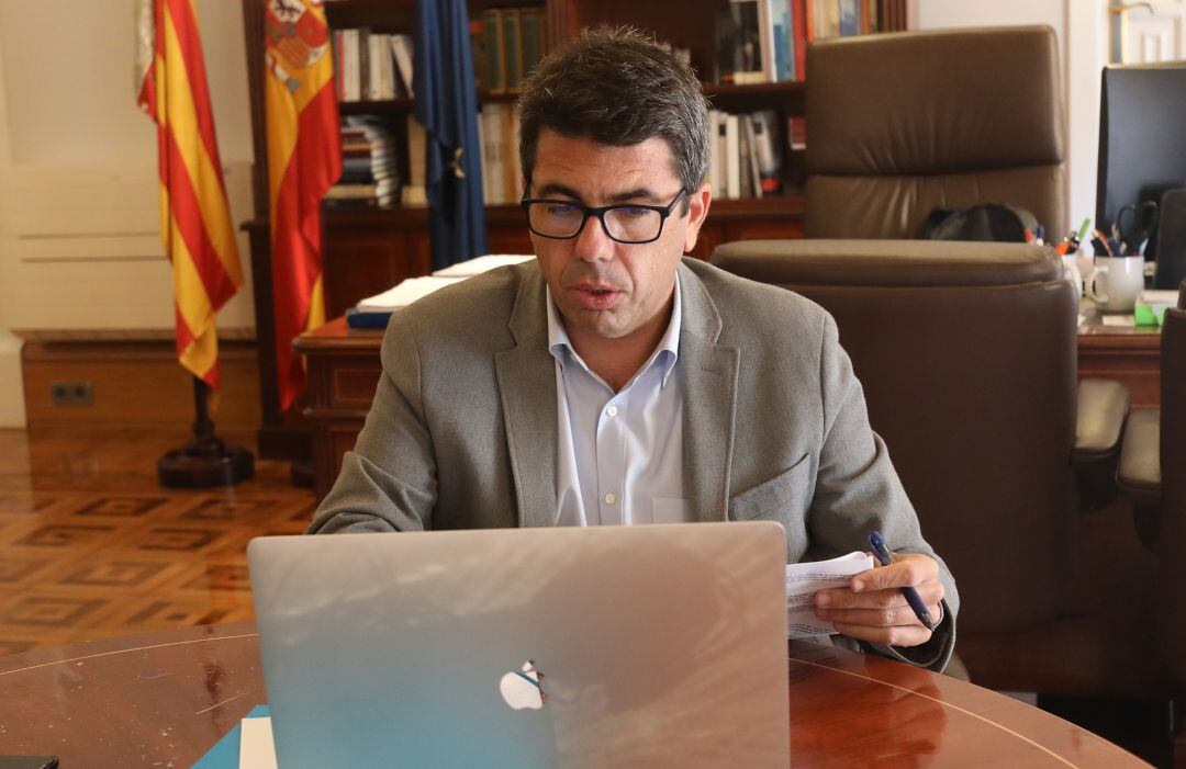 El presidente de la Diputación, Carlos Mazón, ha firmado la Operación Especial de Tesorería con siete entidades bancarias para que Suma pueda adelantar 244 millones de euros a los ayuntamientos de la provincia.