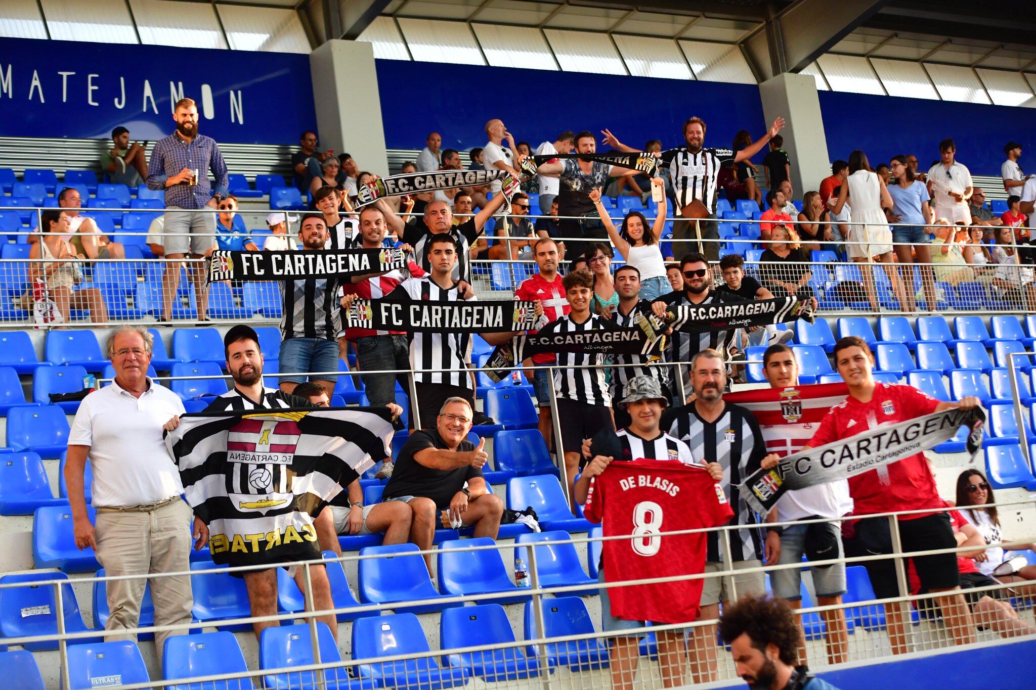 Aficionados del FC Cartagena desplazados a Huesca en la segunda jornada