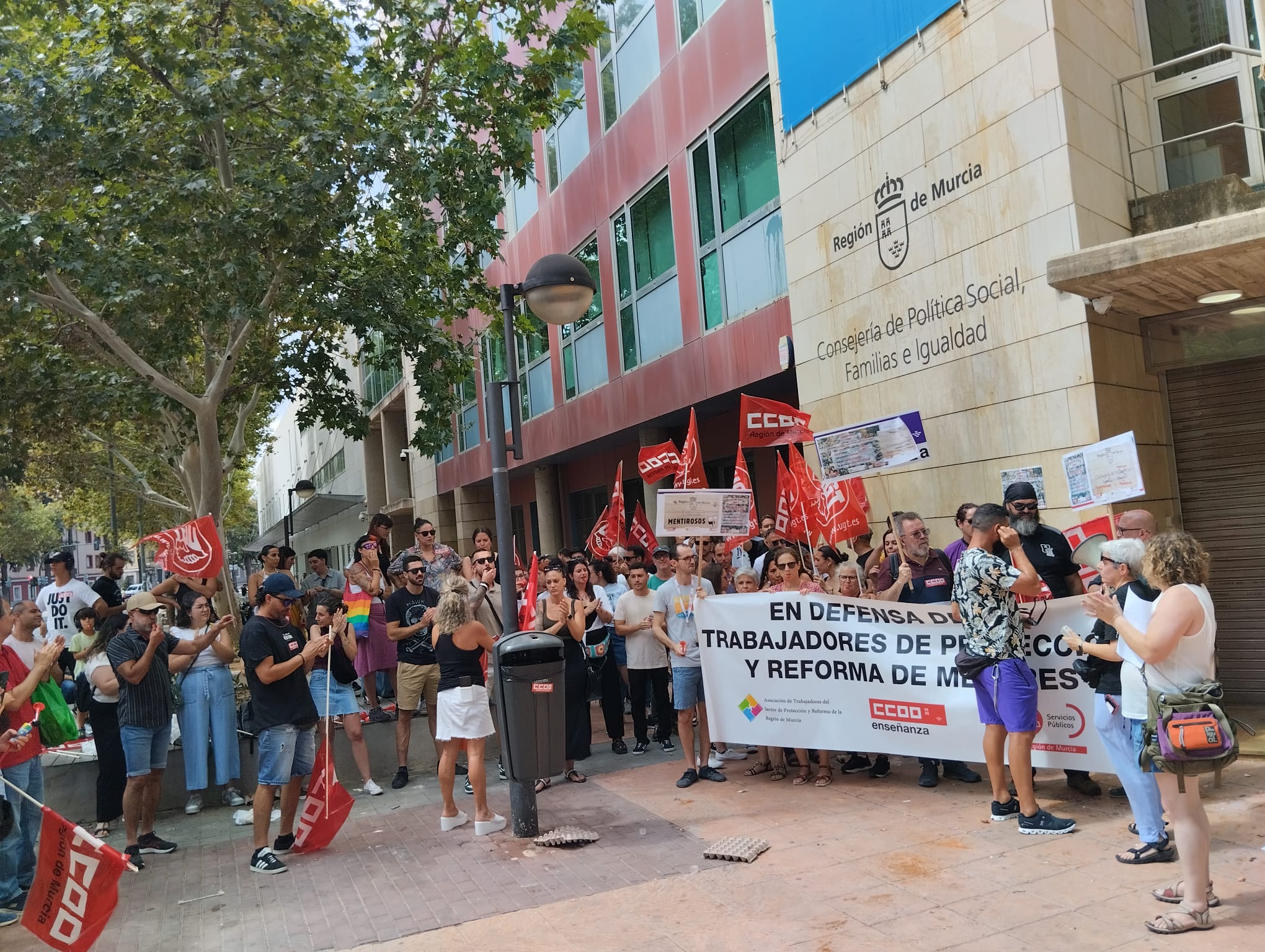 Protesta de los trabajadores de Reforma y Protección de Menores en Murcia