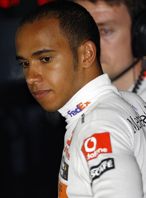 Lewis Hamilton, en el &#039;box&#039; de McLaren