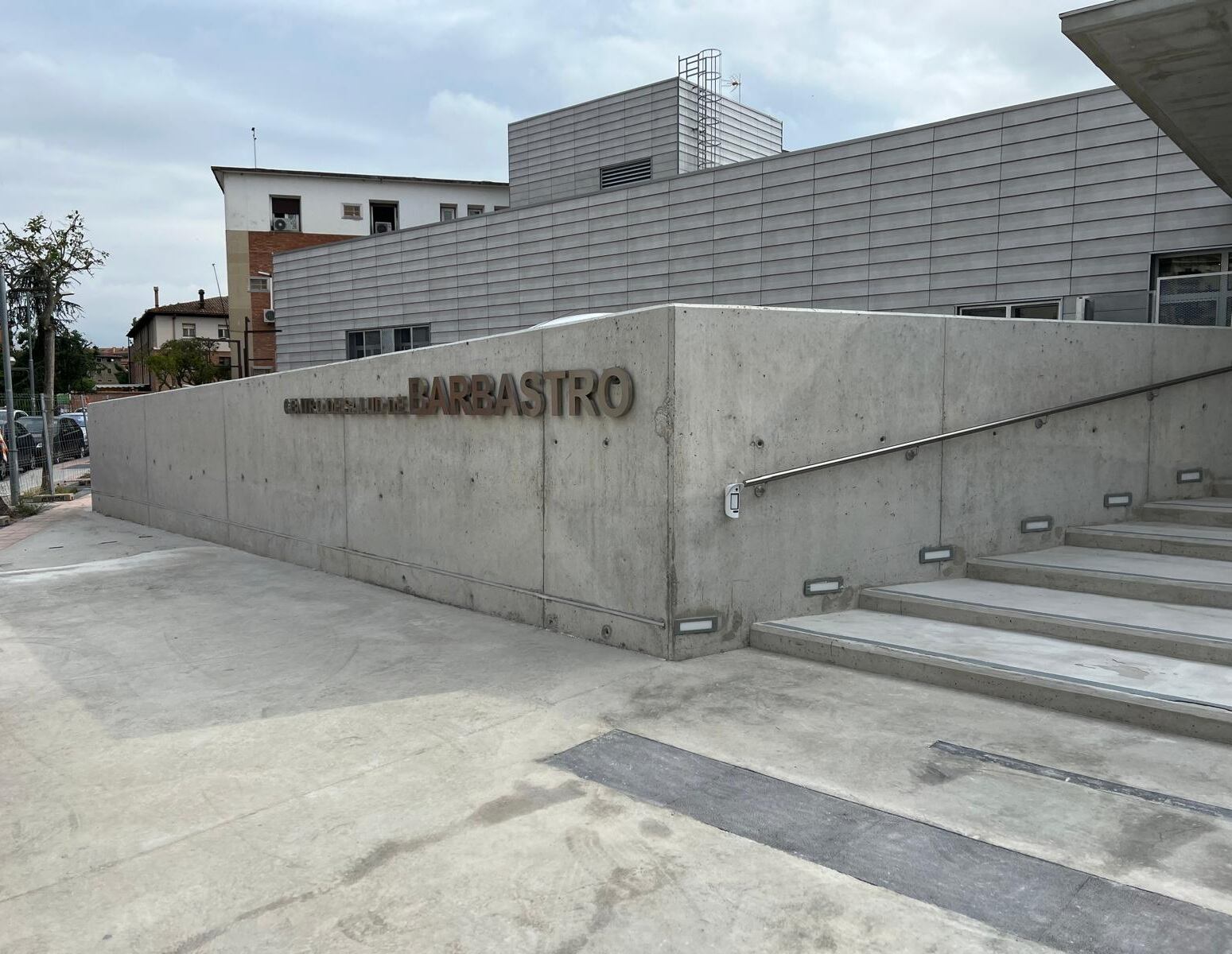 El nuevo centro de salud de Barbastro entrarán en servicio este lunes. Foto: Agustín Félix