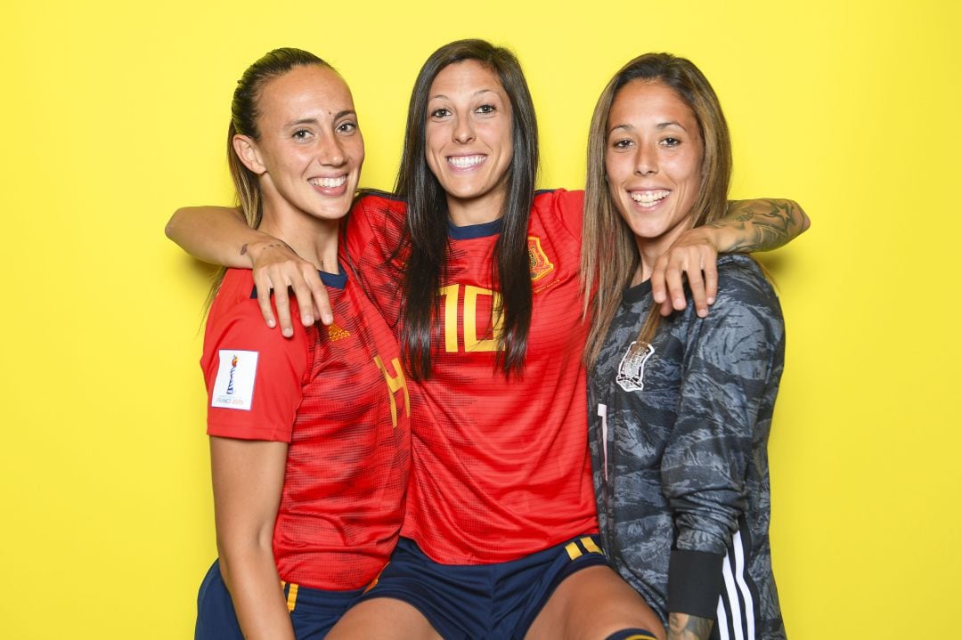 Virginia Torrecilla, Jenny Hermoso y Lola Gallardo, antes del inicio del Mundial.