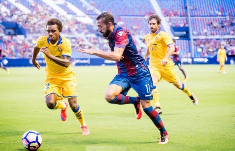 Morales frente al Alcorcón