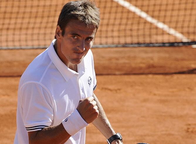 Robredo celebra uno de los puntos del partido que ha disputado frente a González