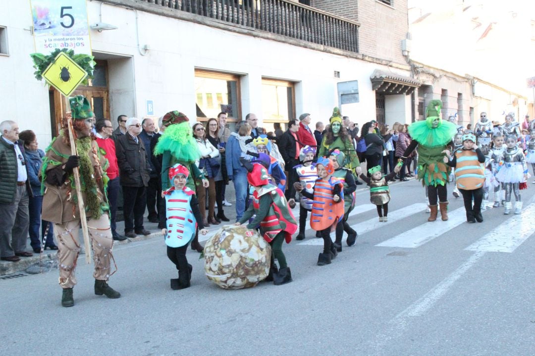 &#039;Y la montaron los escarabajos&#039; fueron los ganadores del concurso de disfraces infantil en Cuéllar