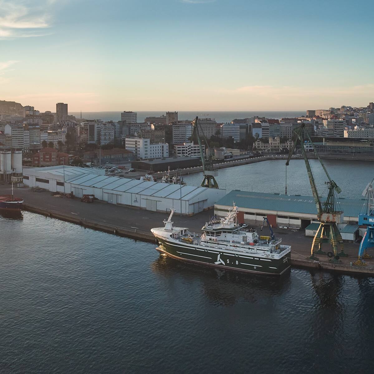 El puerto de A Coruña negocia la adquisición de dos grúas antiguas que se quedarán expuestas en Calvo Sotelo