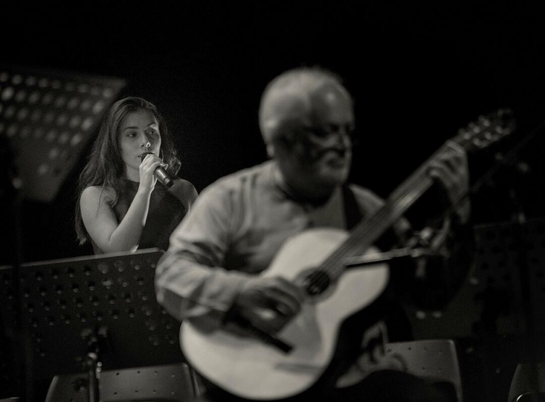 Marina Payá con Jorge Cardoso, en un concierto-homenaje al compositor y guitarrista argentino.