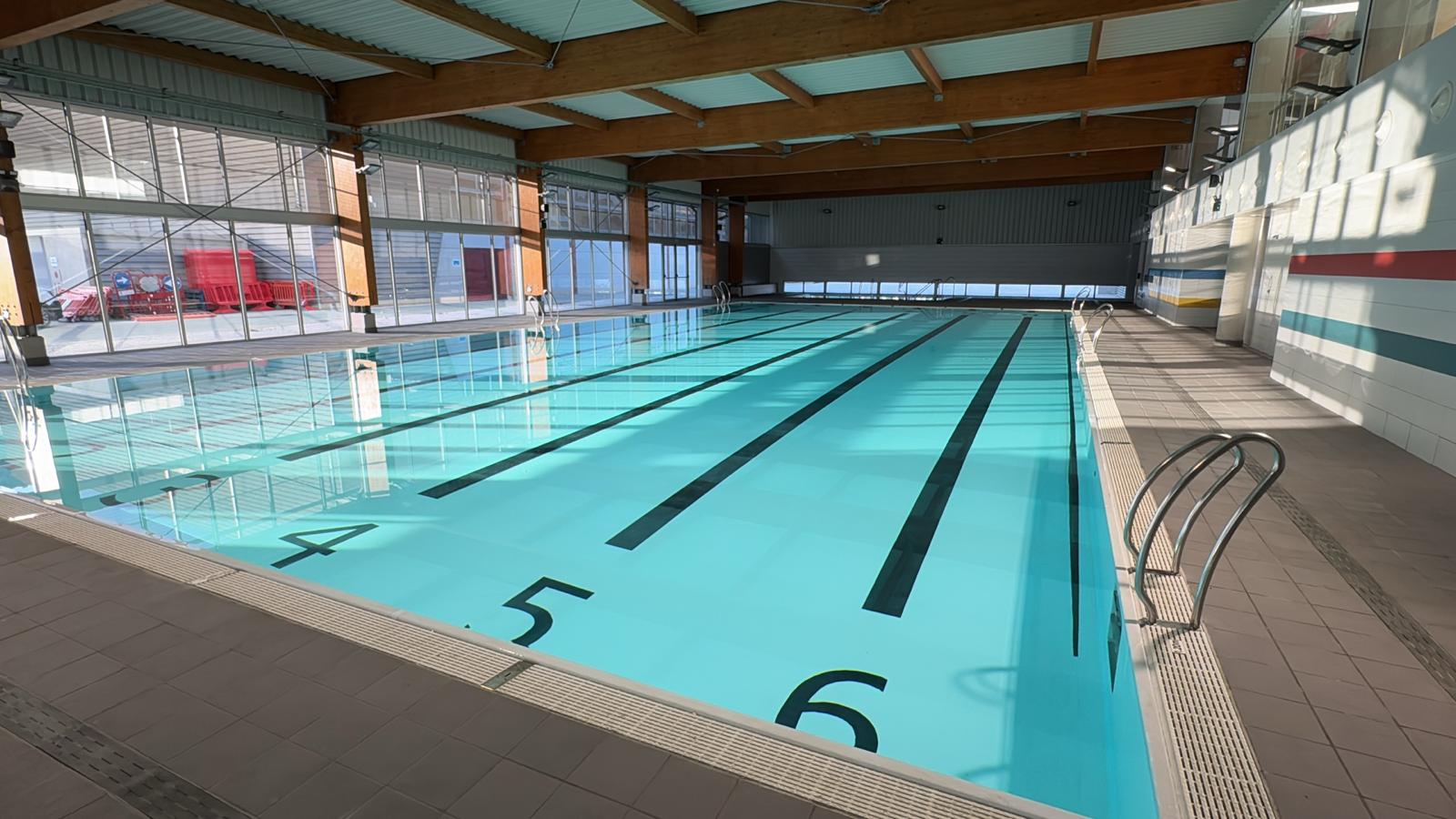 Interior de la piscina cubierta de Cártama