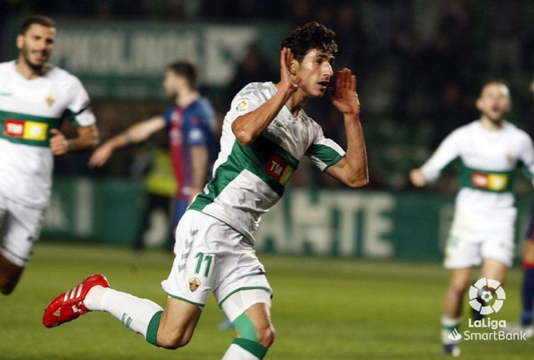 Pere Milla celebra su gol al Huesca en el tiempo añadido