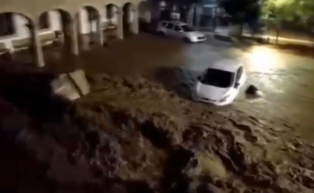 Tras la devastación por el agua los menorquines se vuelcan en solidaridad con la población de Sant Llorenç de Cardassar.